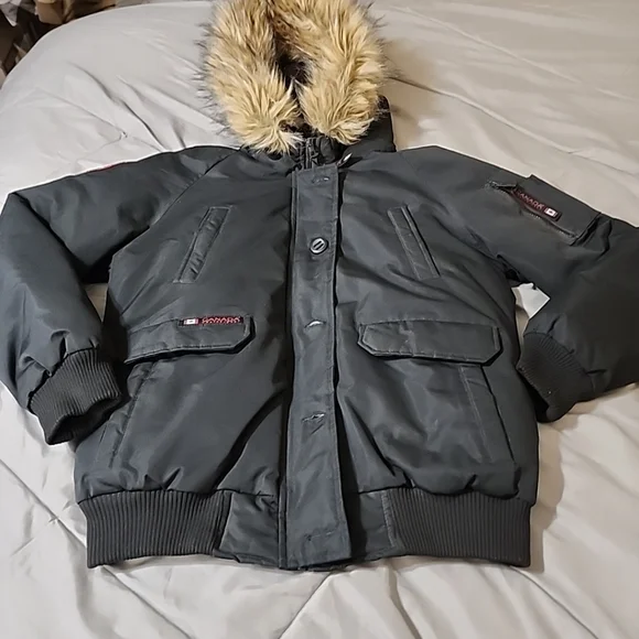 Canada Weather Gear Jacket Woman Size Medium Faux Fur Lined Hood Black Insulated